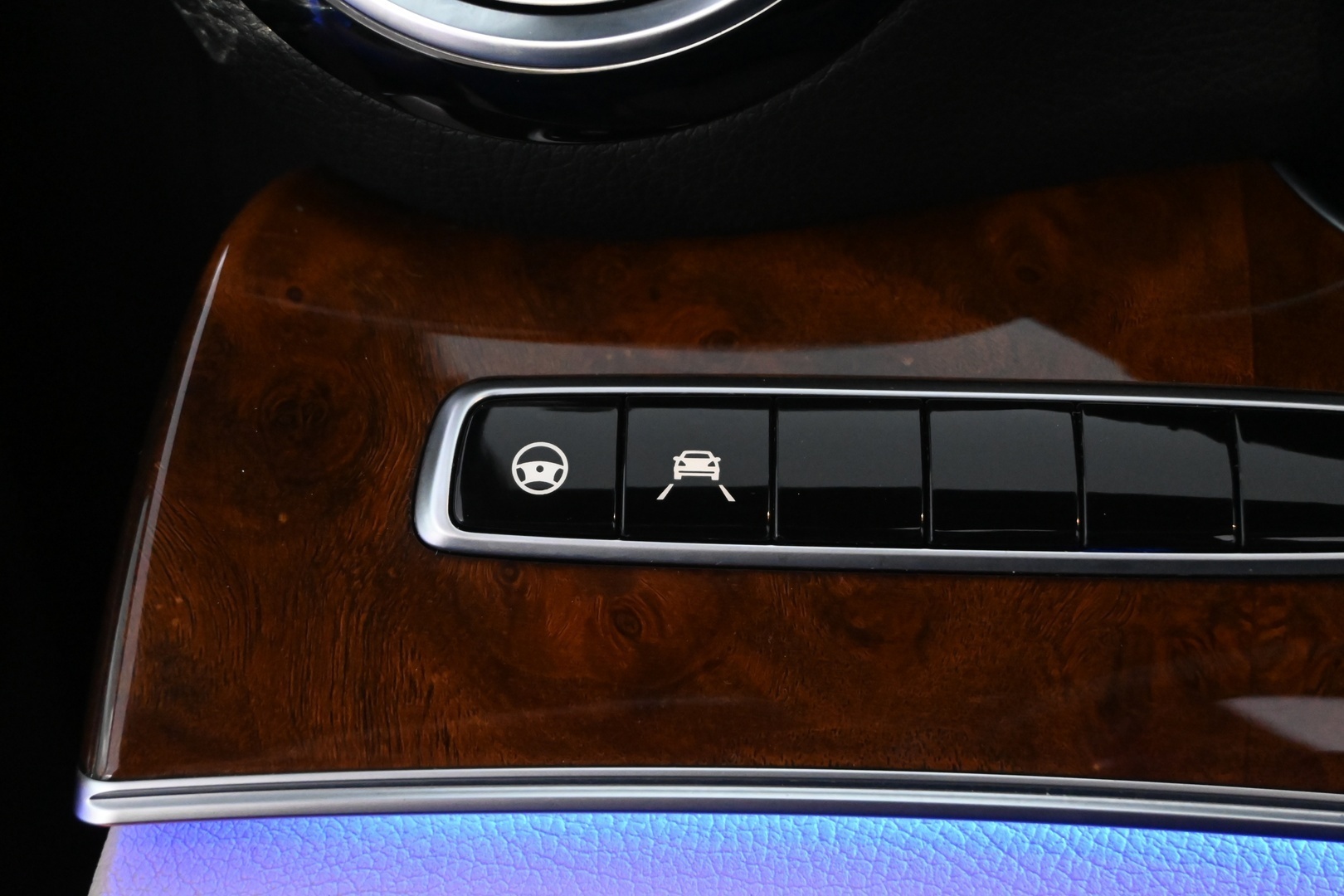 MERCEDES-BENZ E 2019