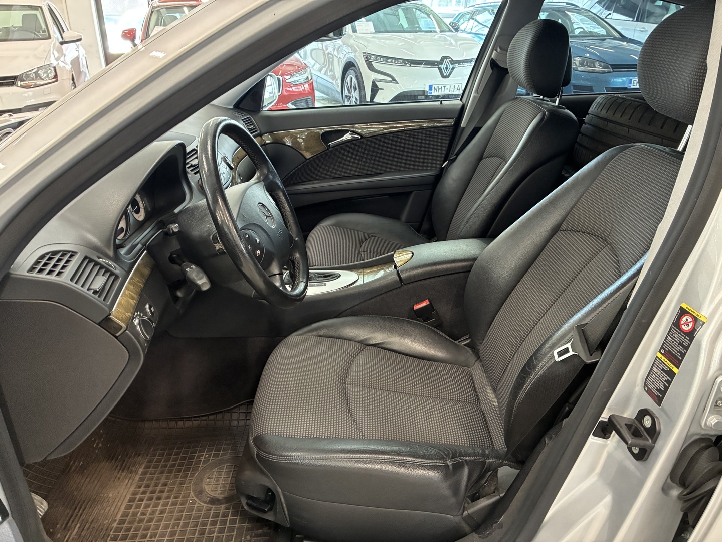 MERCEDES-BENZ E 2006