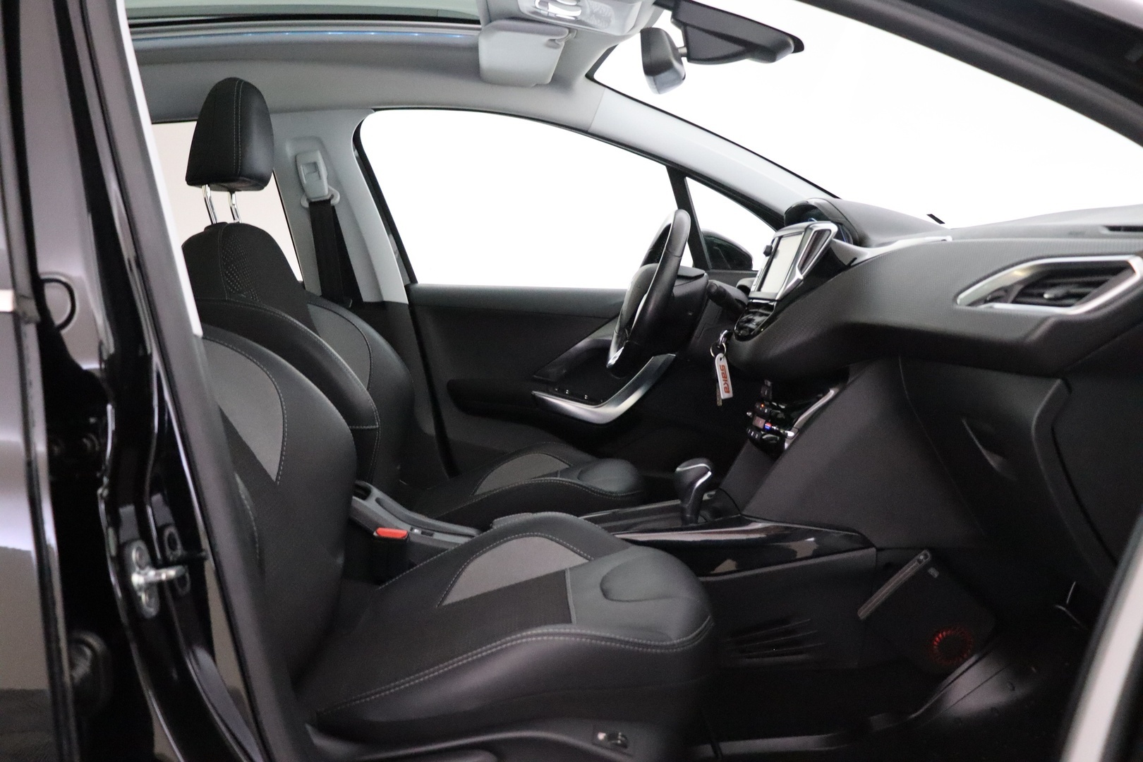 PEUGEOT 2008 2018