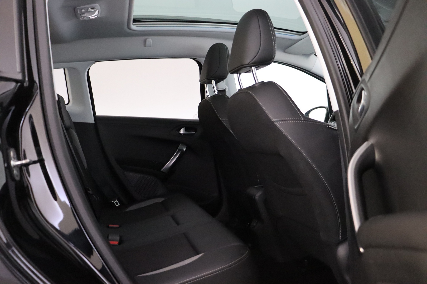 PEUGEOT 2008 2018
