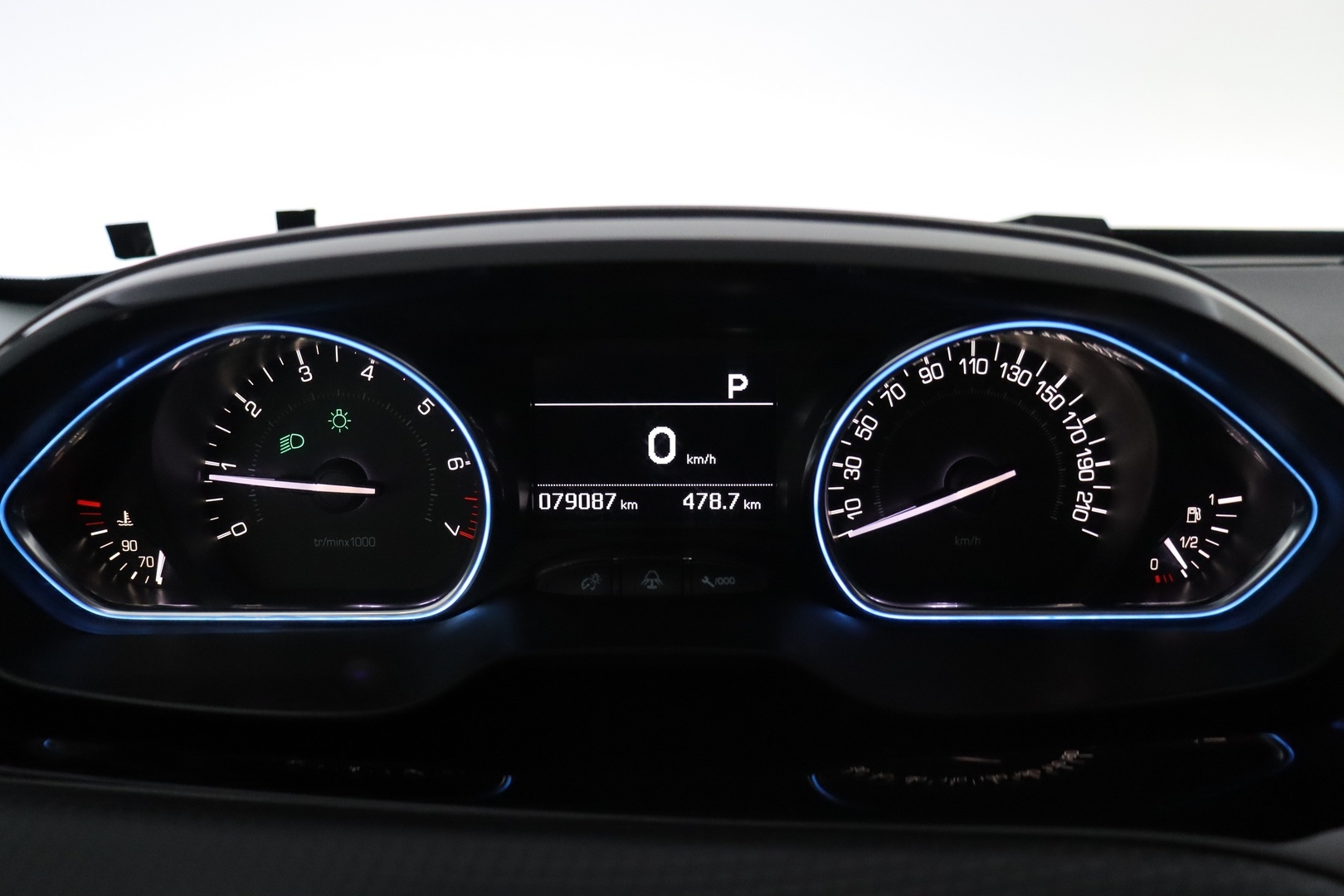 PEUGEOT 2008 2018