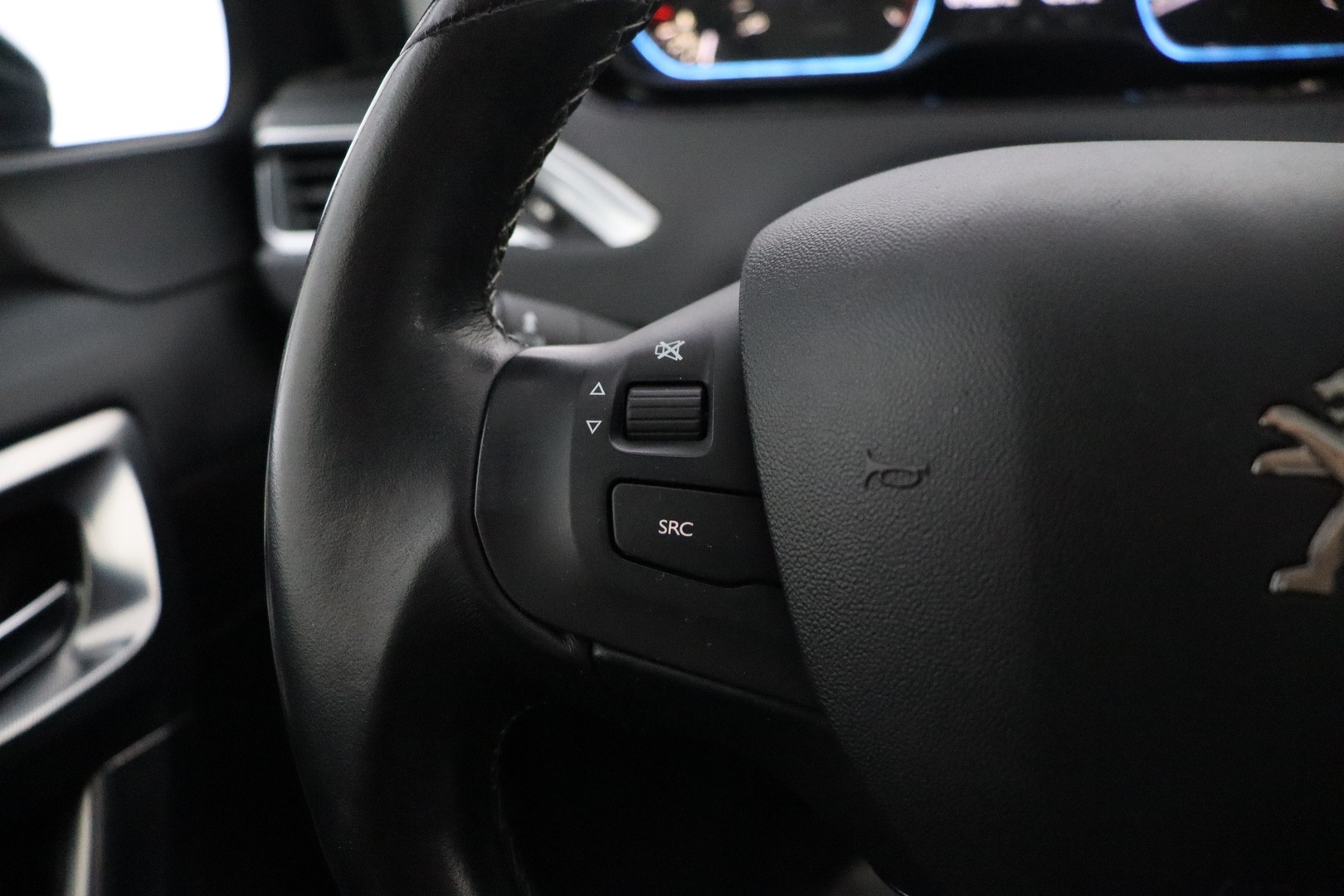 PEUGEOT 2008 2018
