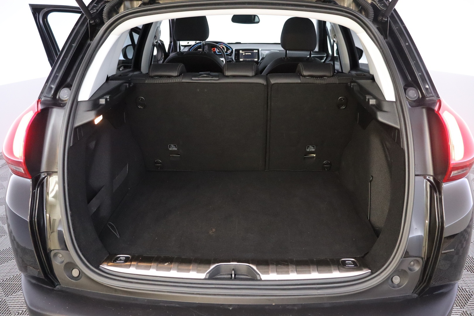 PEUGEOT 2008 2018