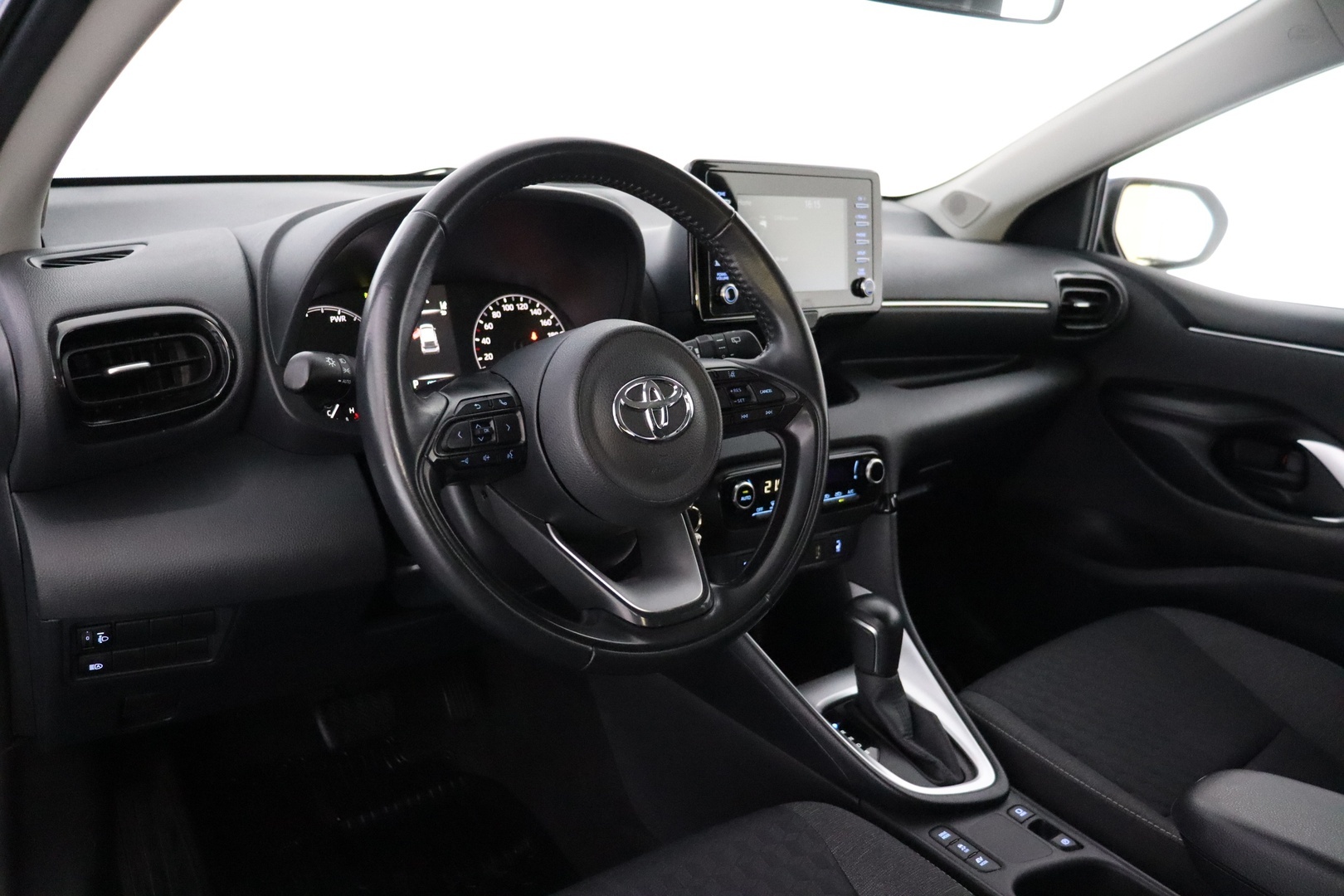 TOYOTA Yaris 2021