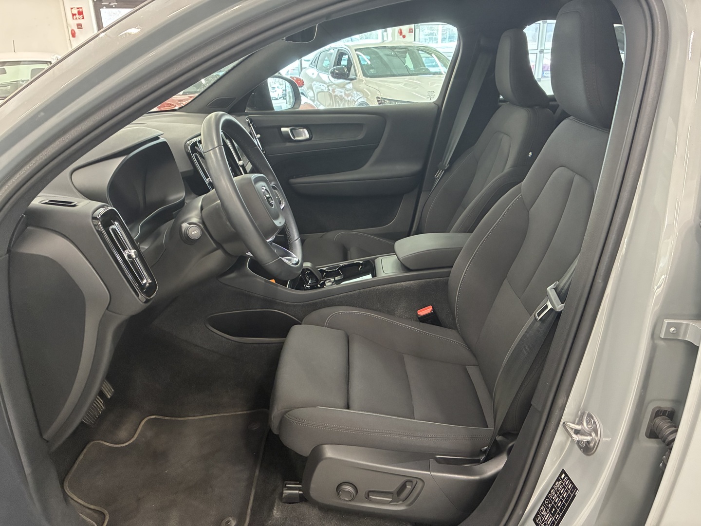 VOLVO C40 2024