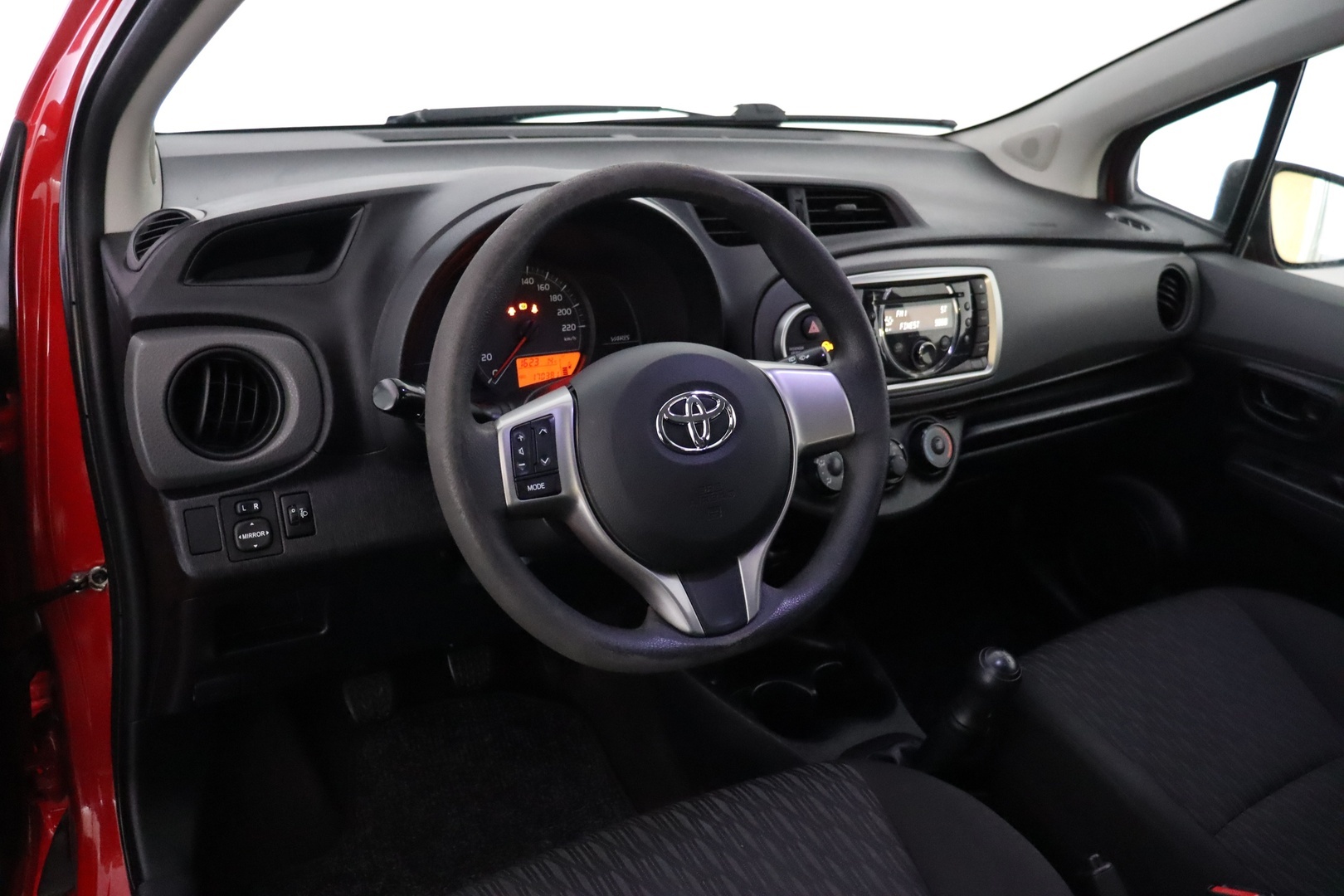 TOYOTA Yaris 2012