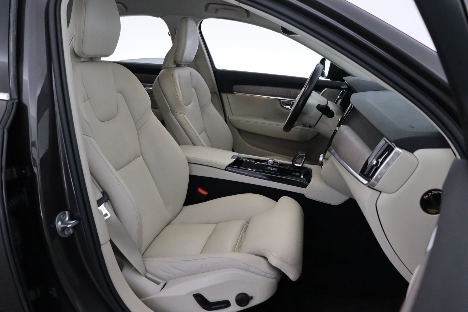 VOLVO S90 2023
