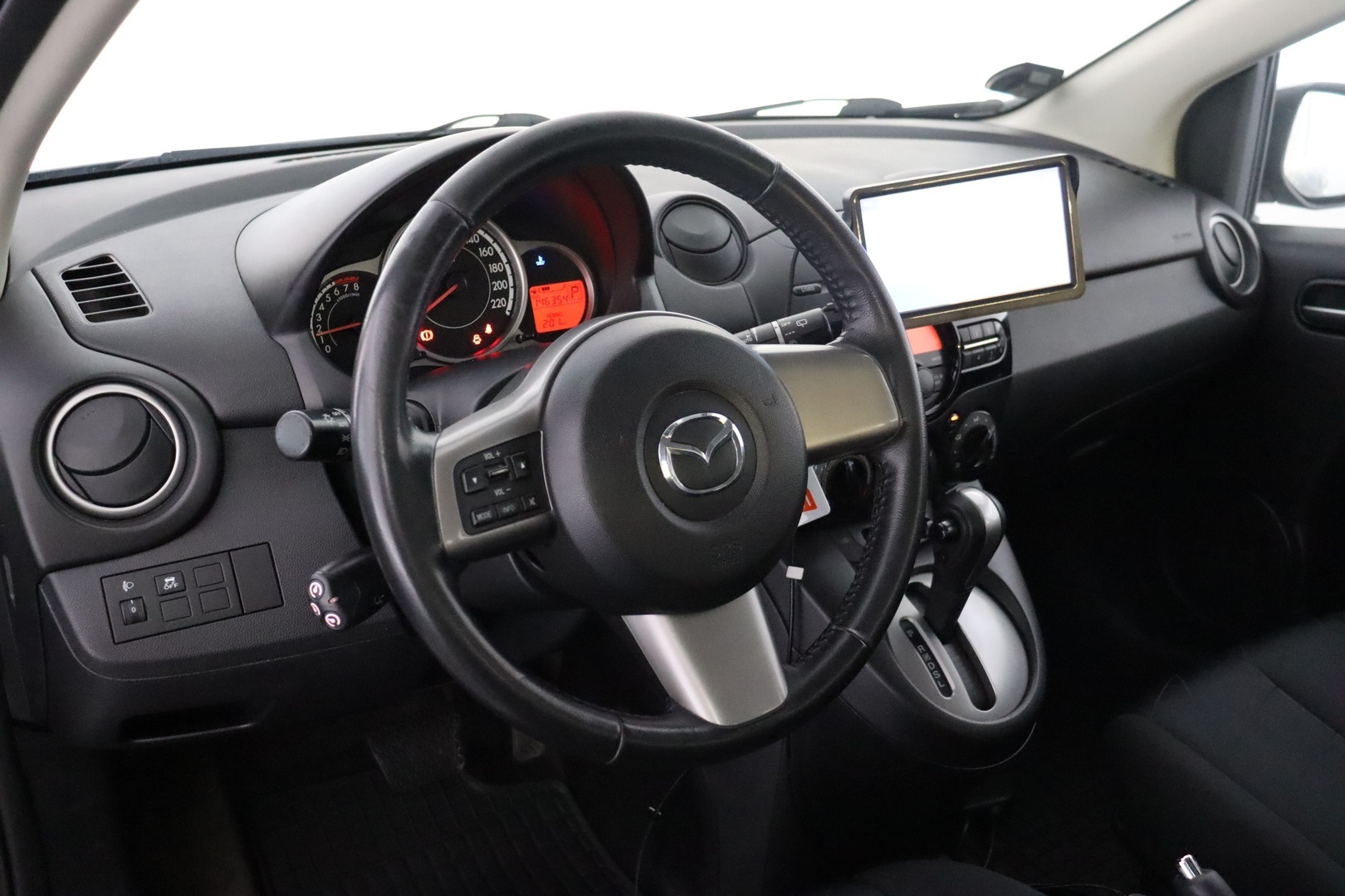 MAZDA 2 2012
