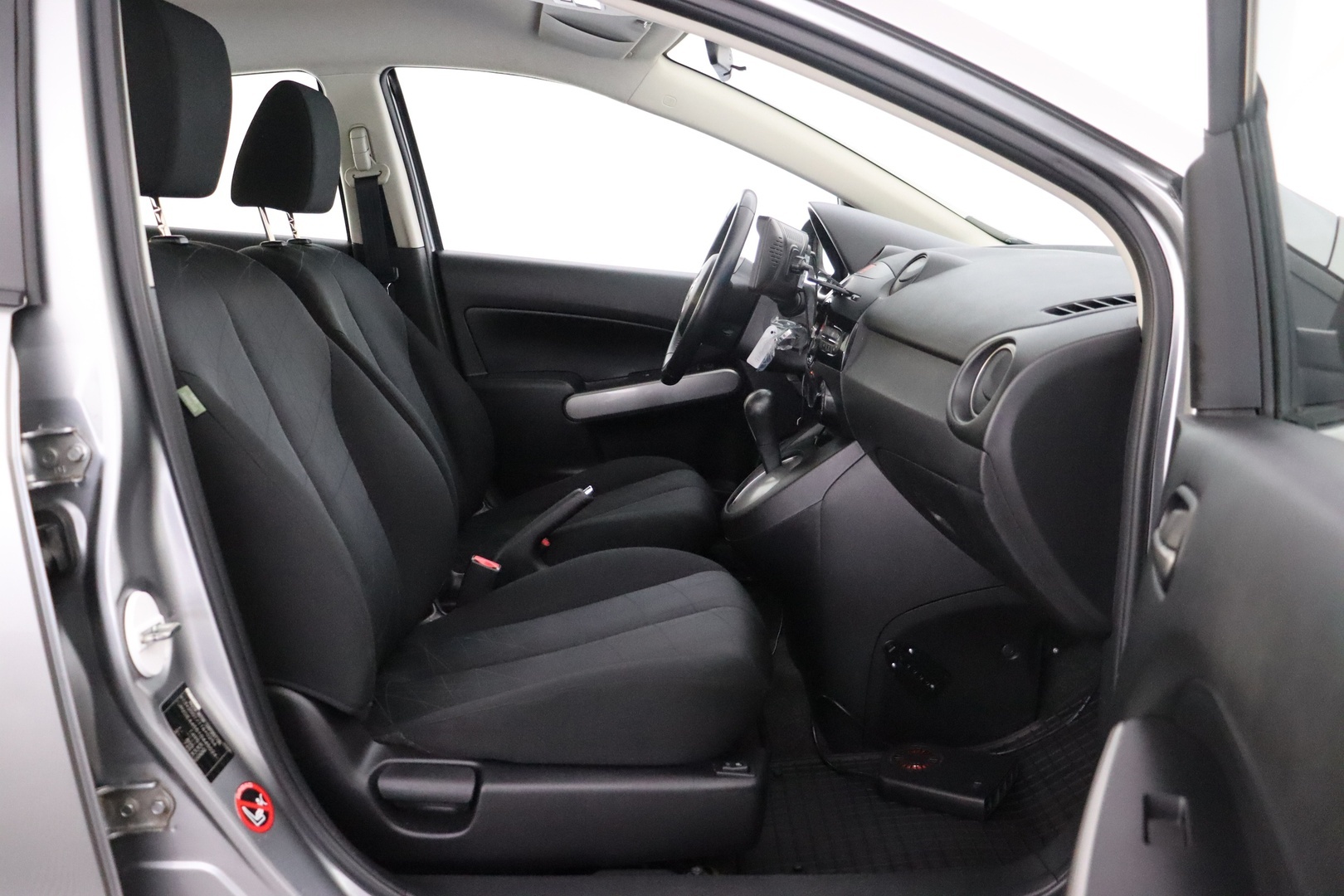 MAZDA 2 2012