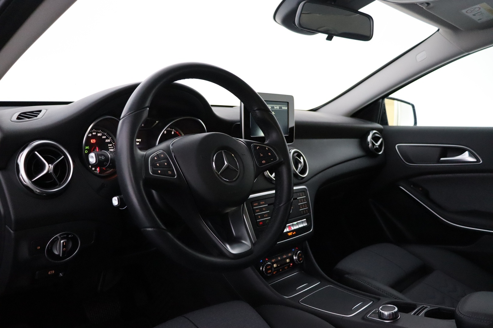 MERCEDES-BENZ GLA 2018