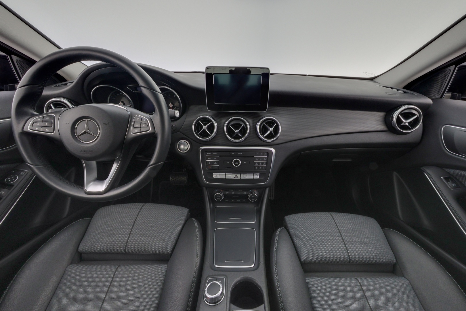 MERCEDES-BENZ GLA 2018