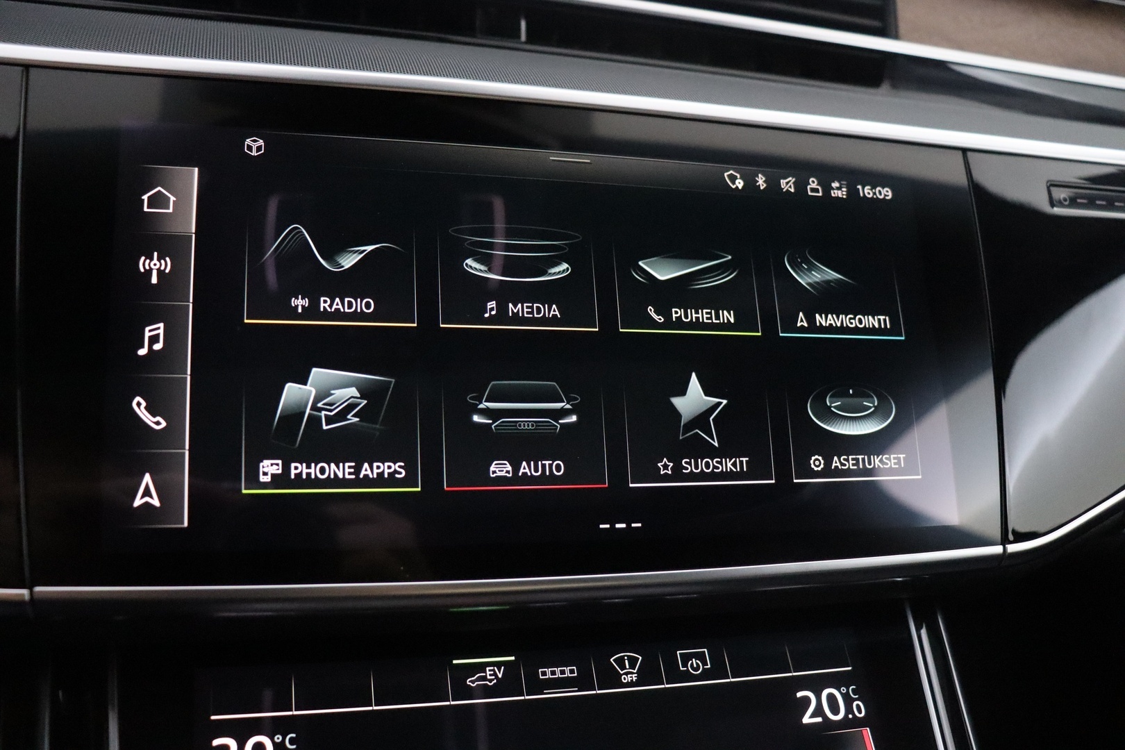 AUDI A8 2021