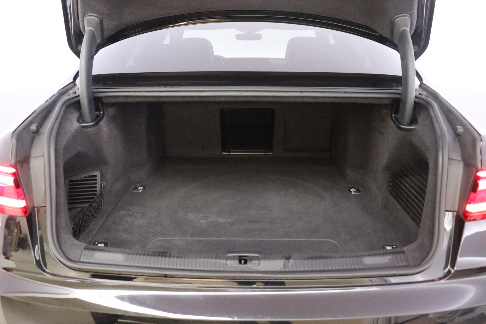 AUDI A8 2021
