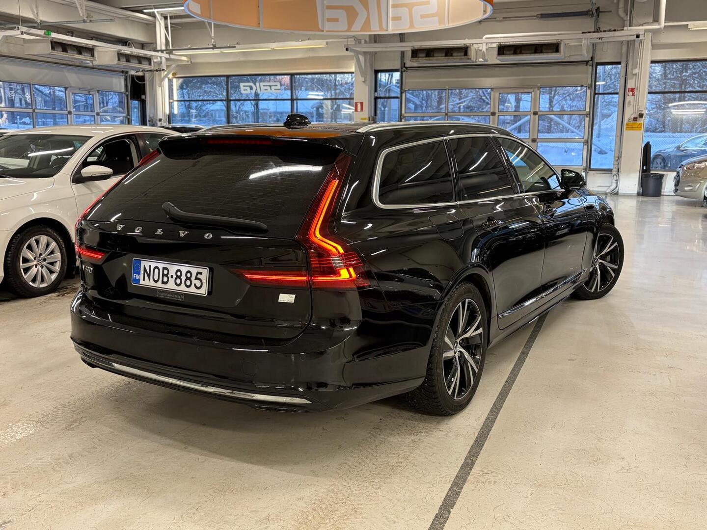 VOLVO V90 2022