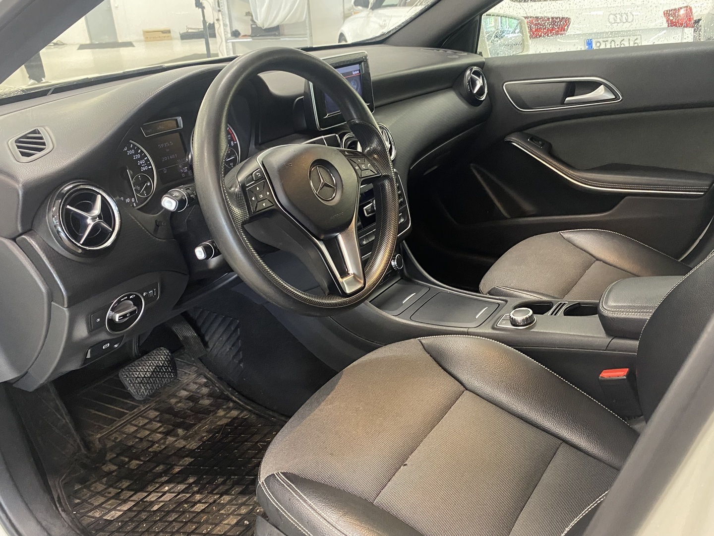MERCEDES-BENZ A 2013