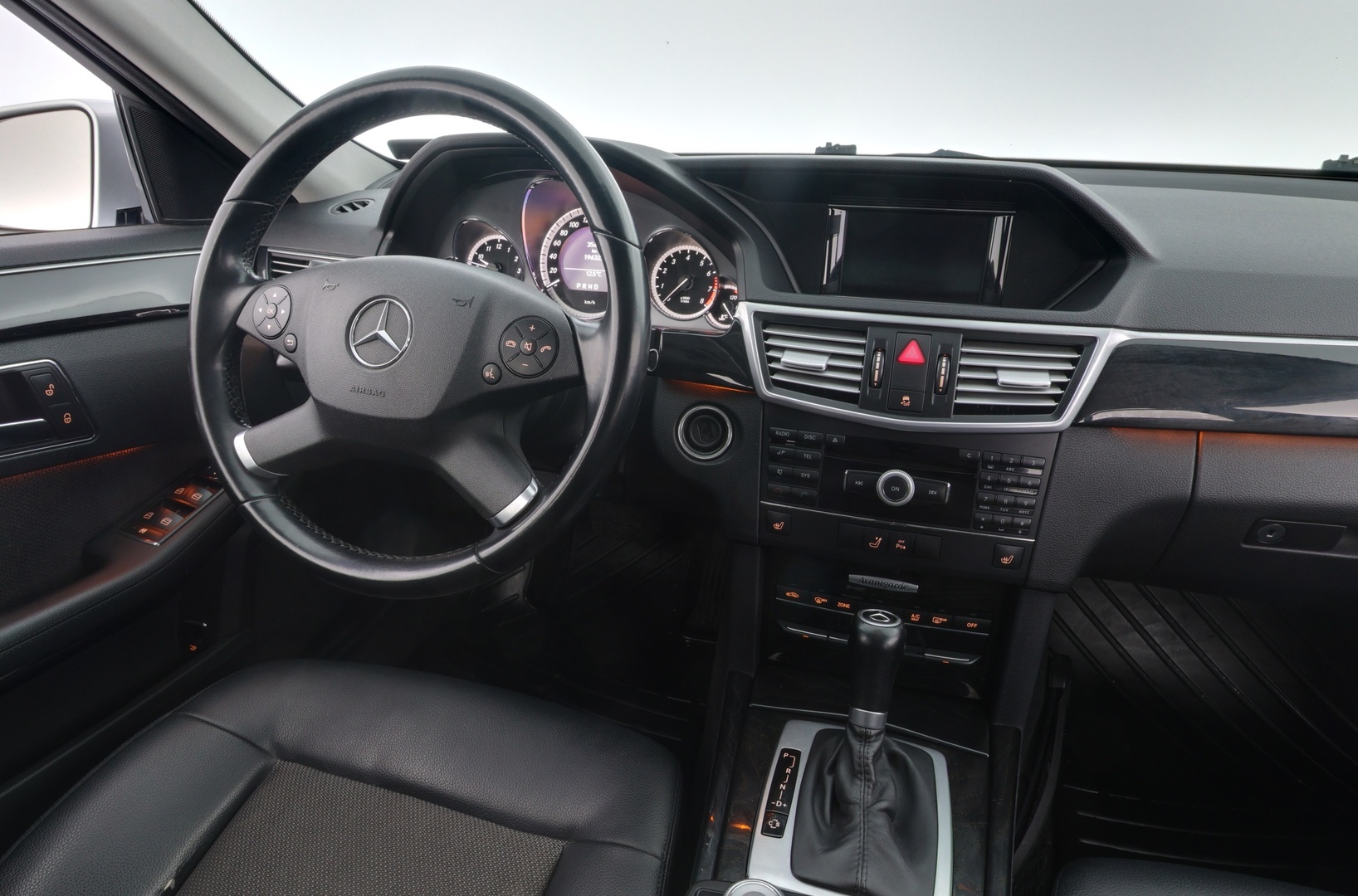 MERCEDES-BENZ E 2010