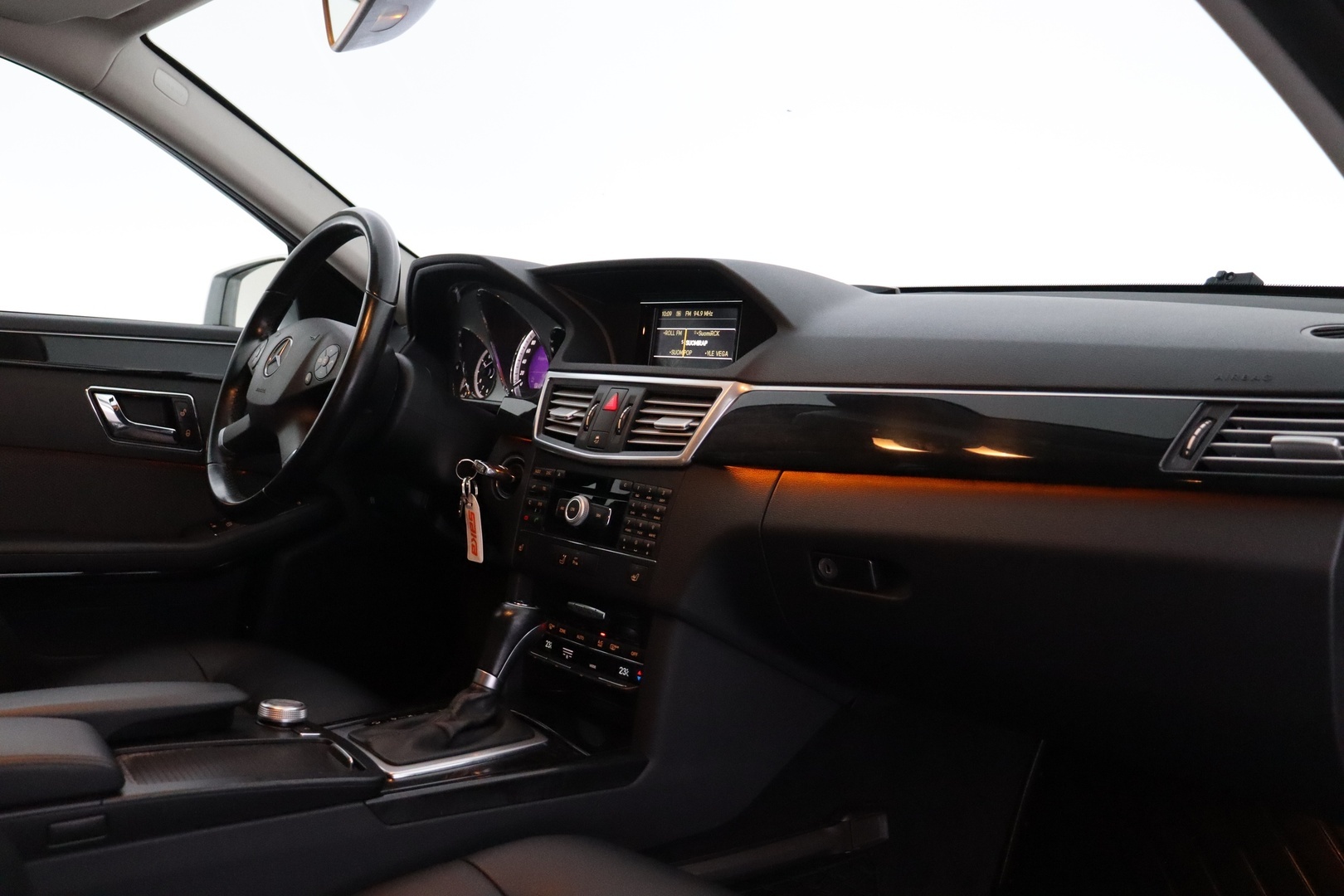 MERCEDES-BENZ E 2010