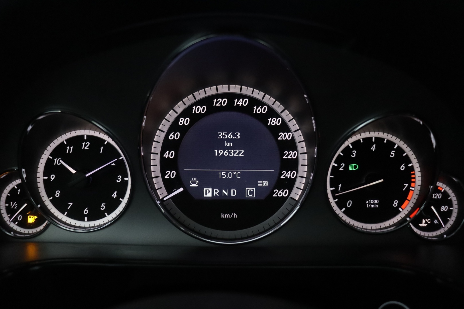 MERCEDES-BENZ E 2010