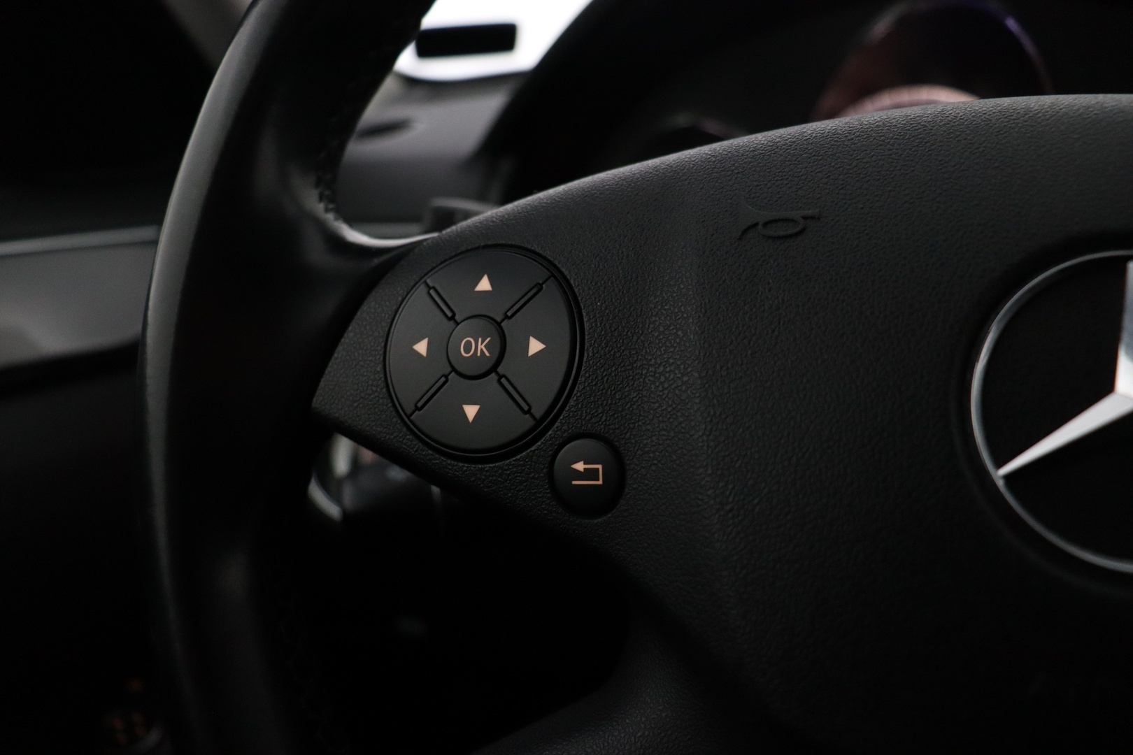 MERCEDES-BENZ E 2010