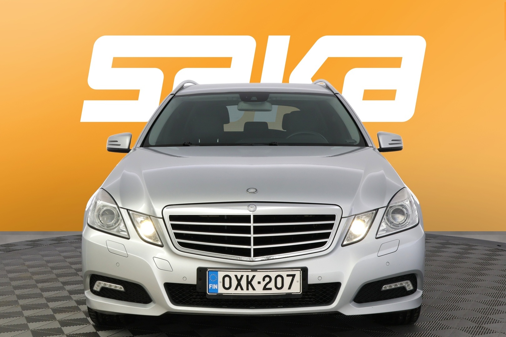 MERCEDES-BENZ E 2010