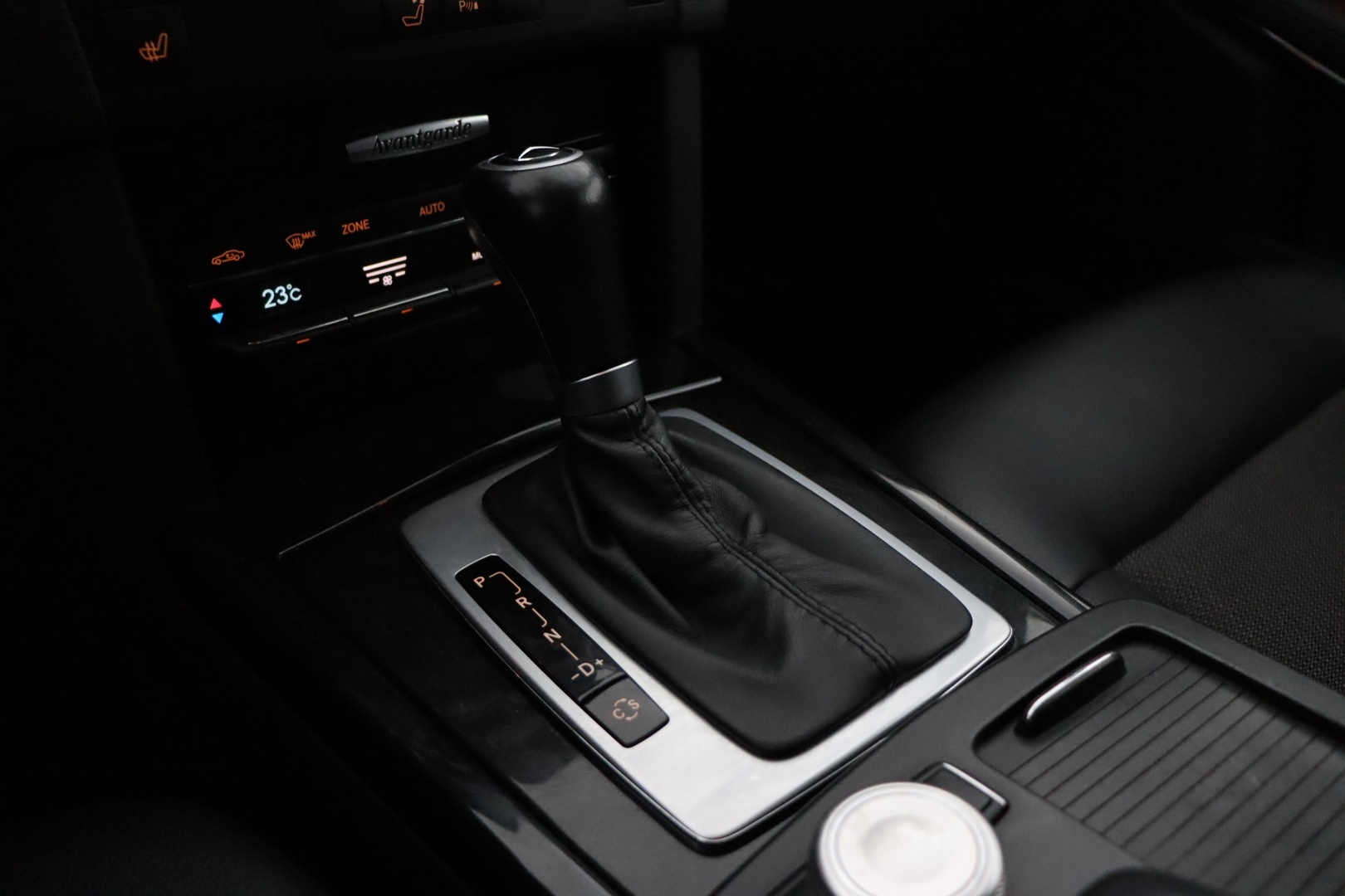 MERCEDES-BENZ E 2010