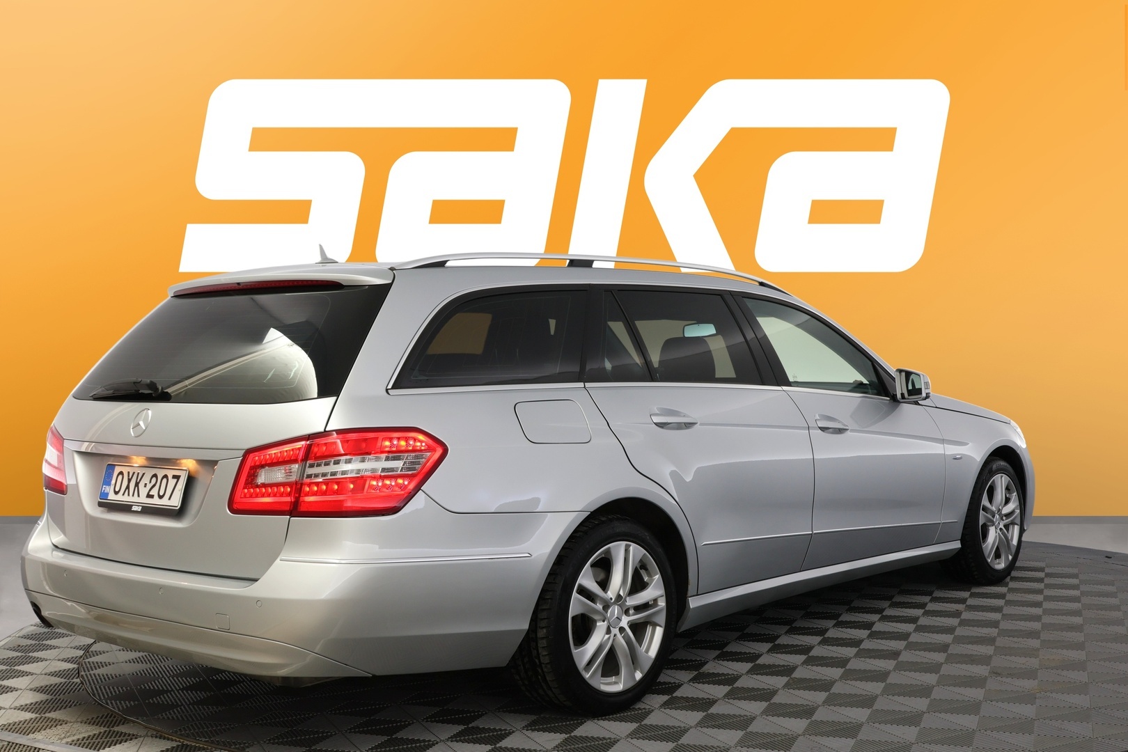 MERCEDES-BENZ E 2010