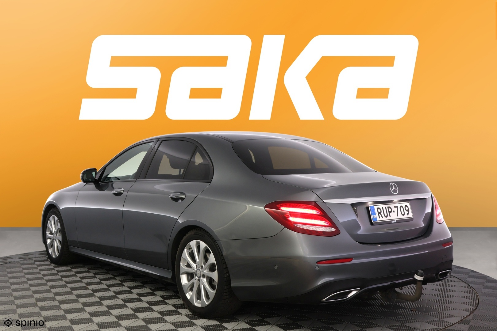 MERCEDES-BENZ E 2020