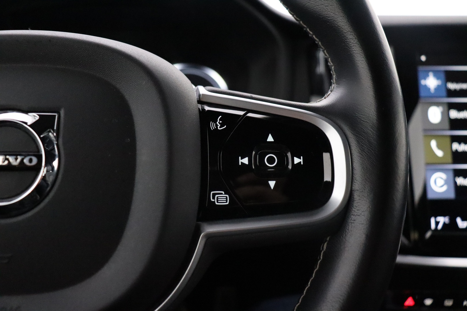 VOLVO V60 2021