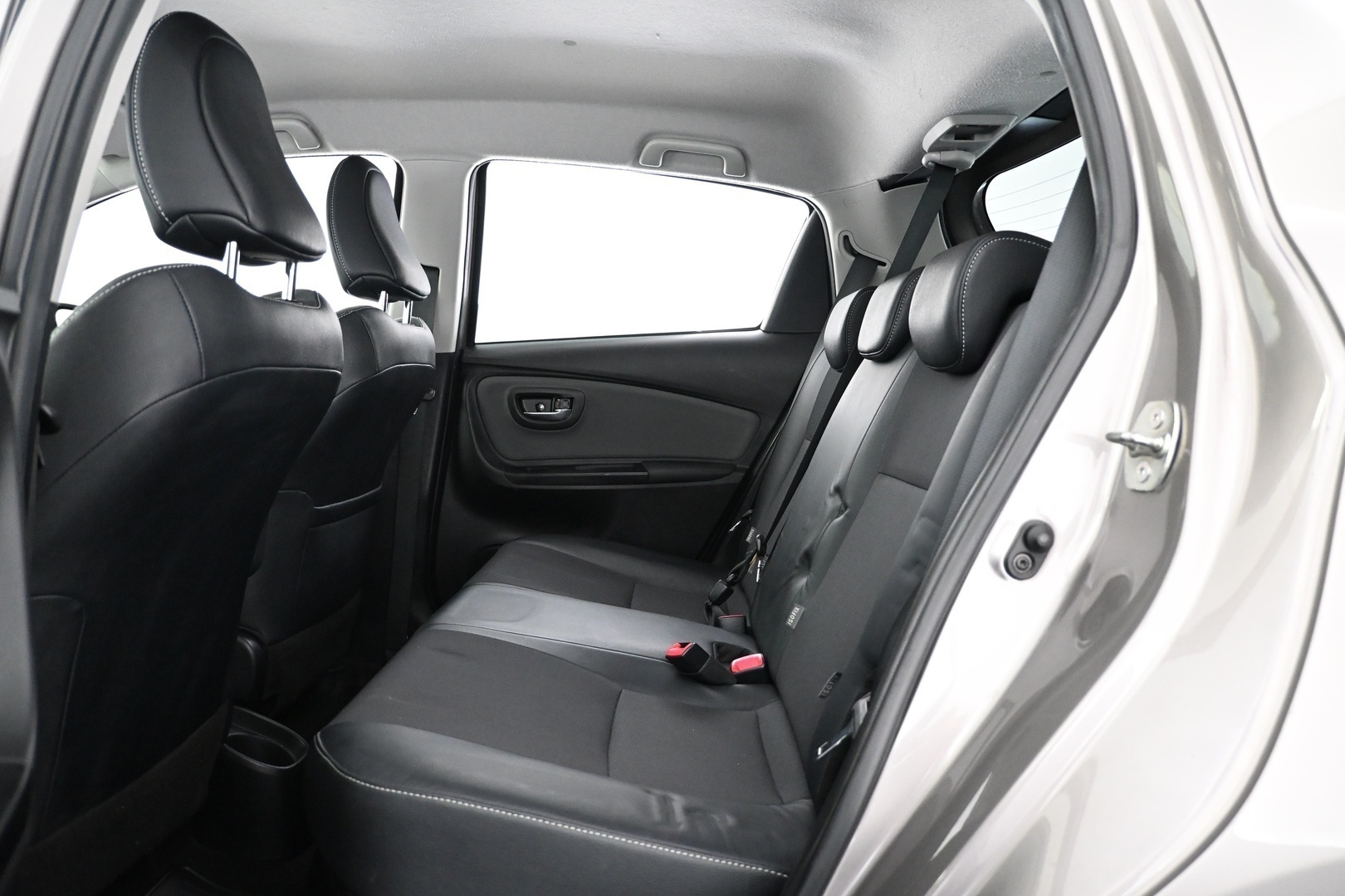 TOYOTA Yaris 2015