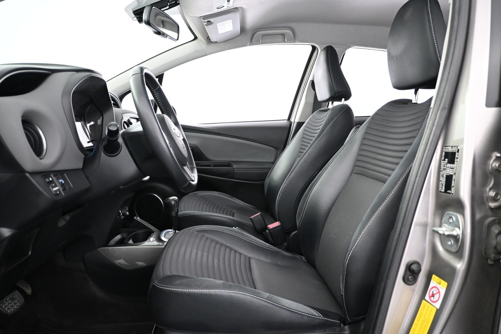 TOYOTA Yaris 2015