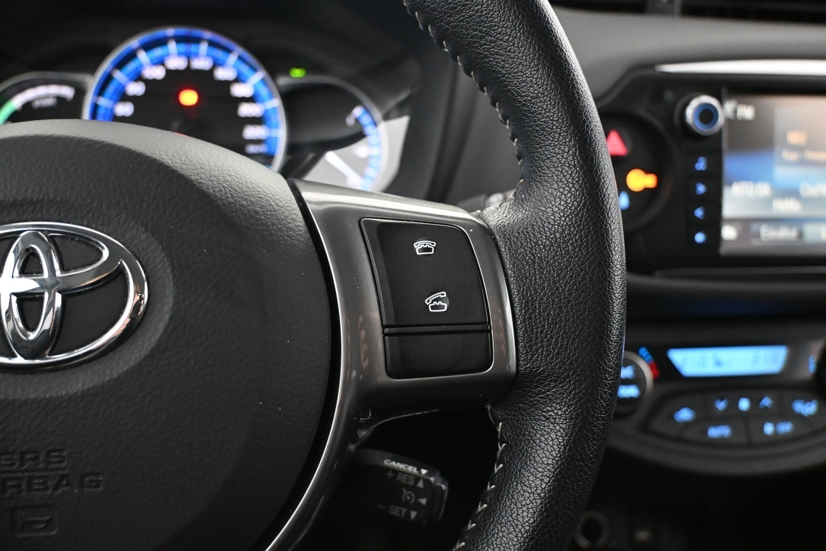 TOYOTA Yaris 2015