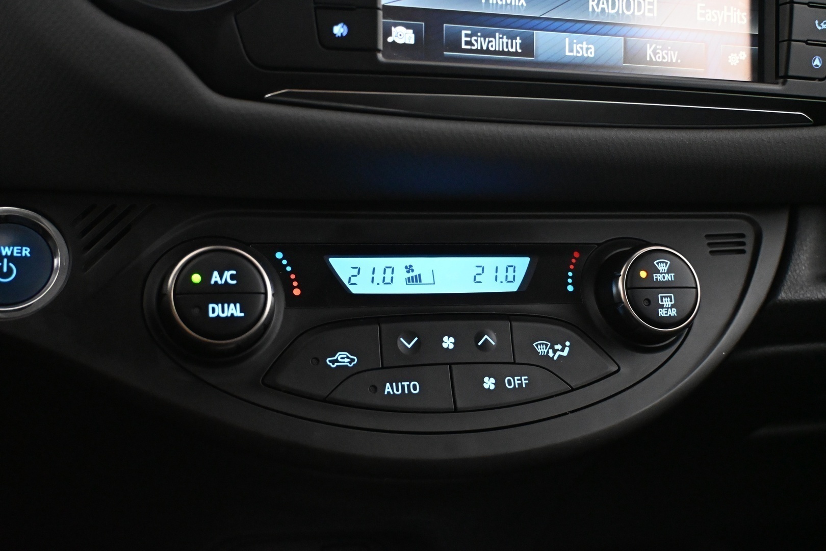 TOYOTA Yaris 2015
