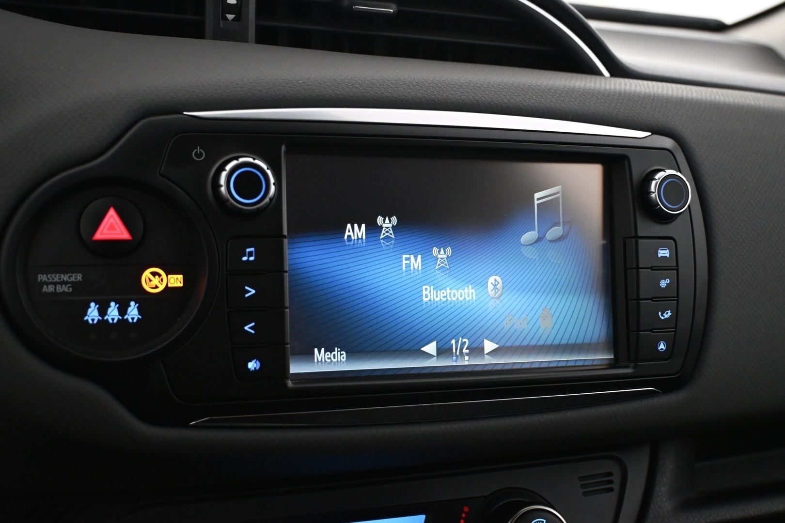 TOYOTA Yaris 2015