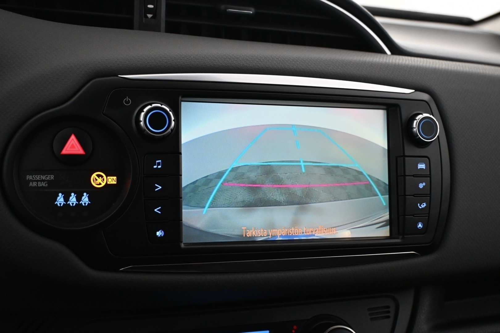 TOYOTA Yaris 2015