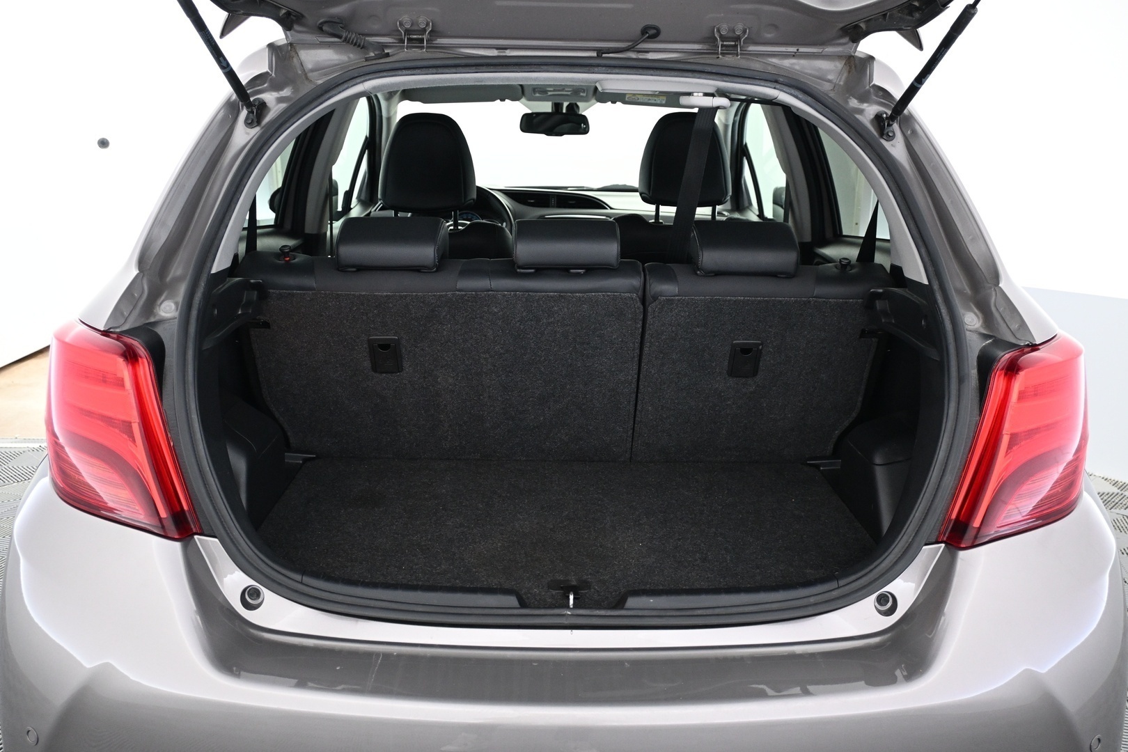 TOYOTA Yaris 2015