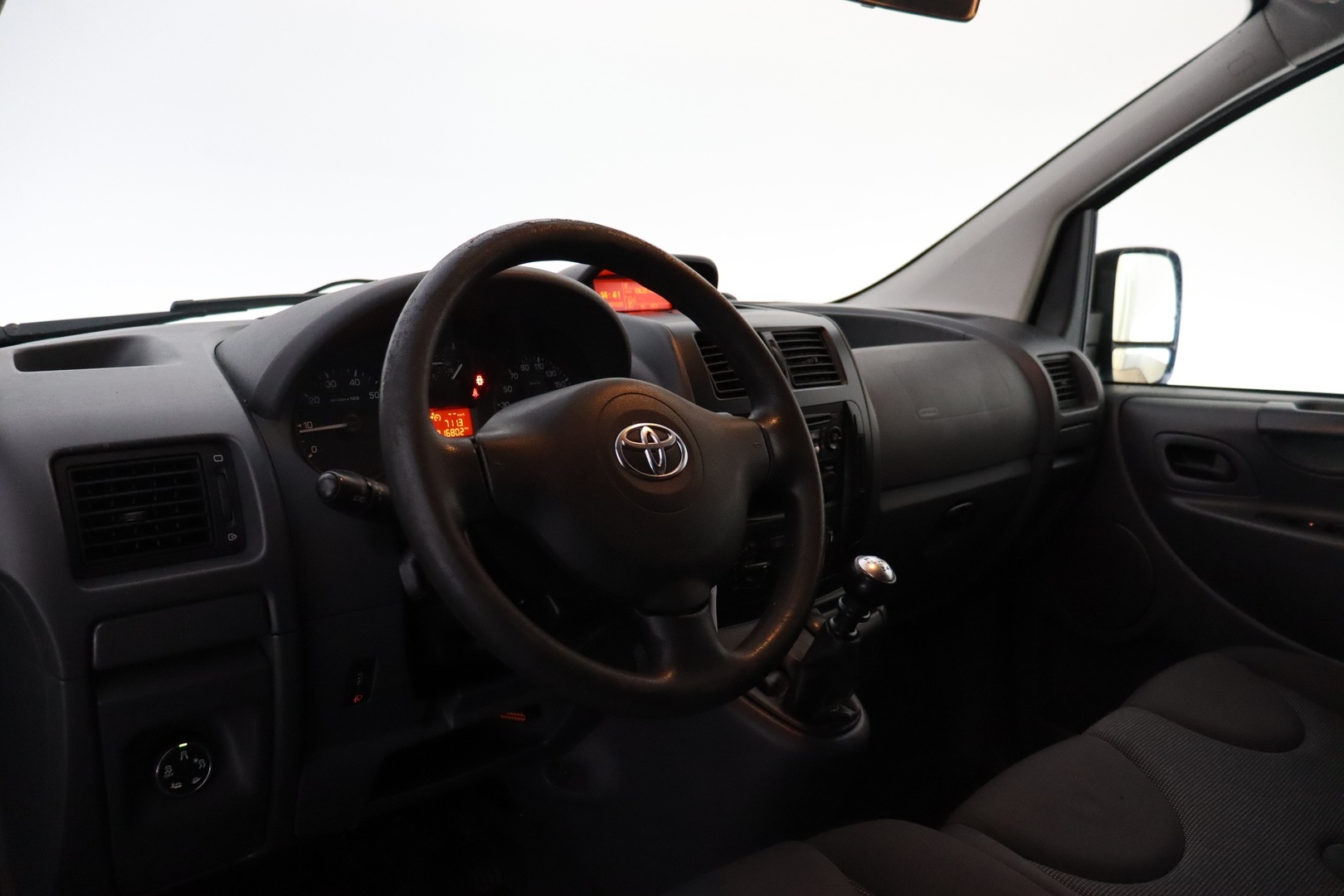 TOYOTA Proace 2016
