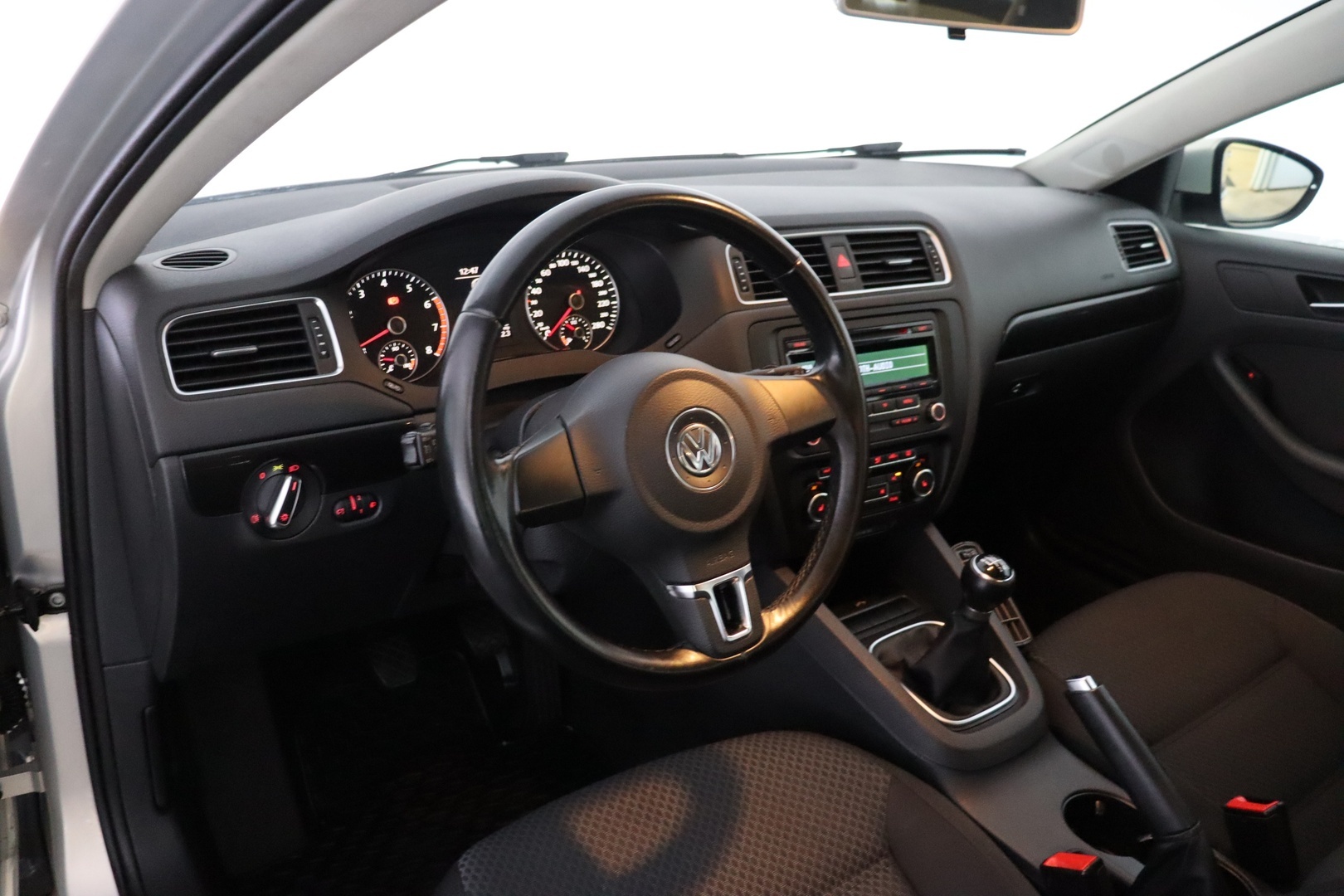 VOLKSWAGEN Jetta 2012