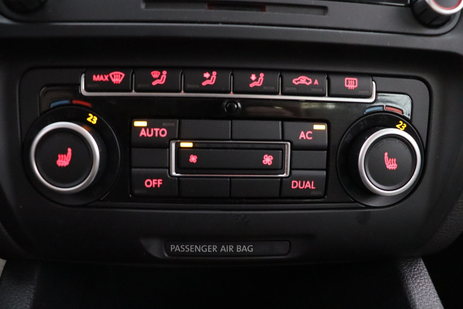 VOLKSWAGEN Jetta 2012