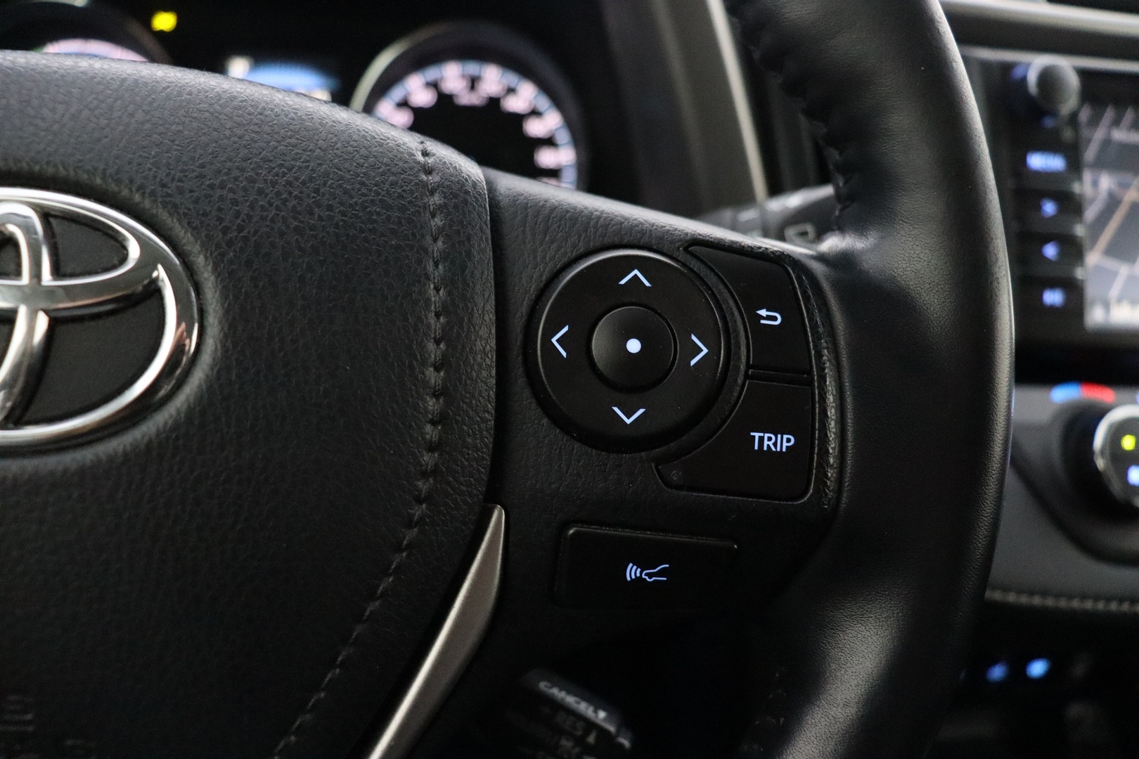 TOYOTA RAV4 2018