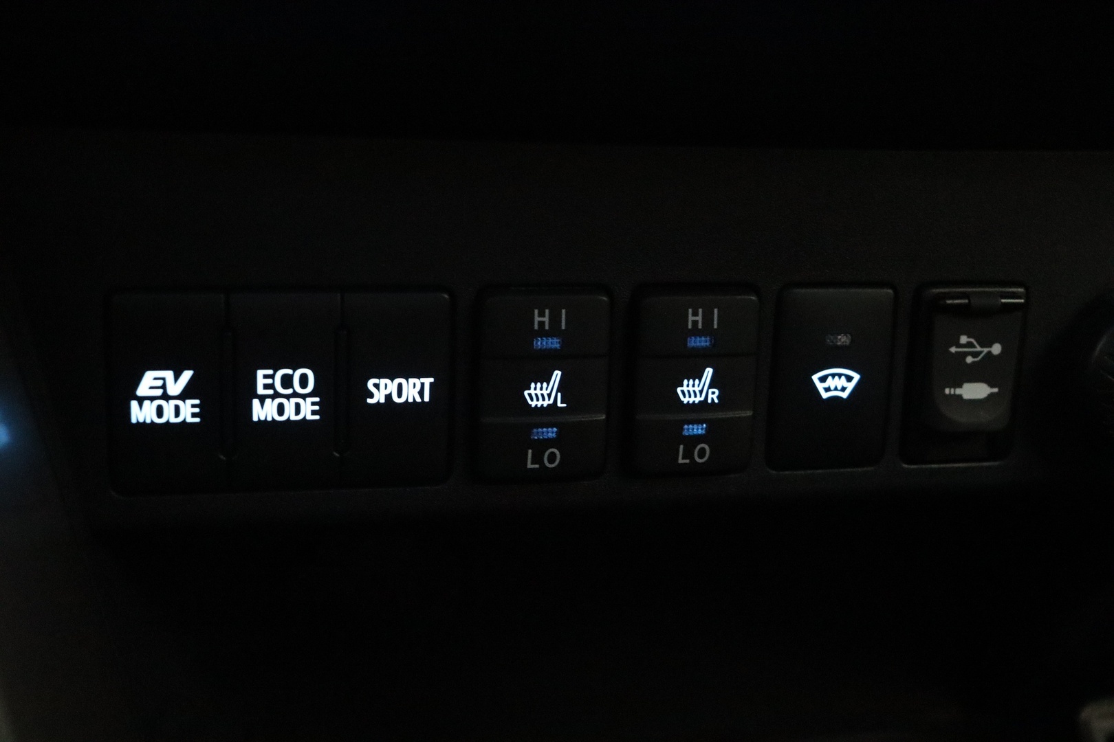 TOYOTA RAV4 2018
