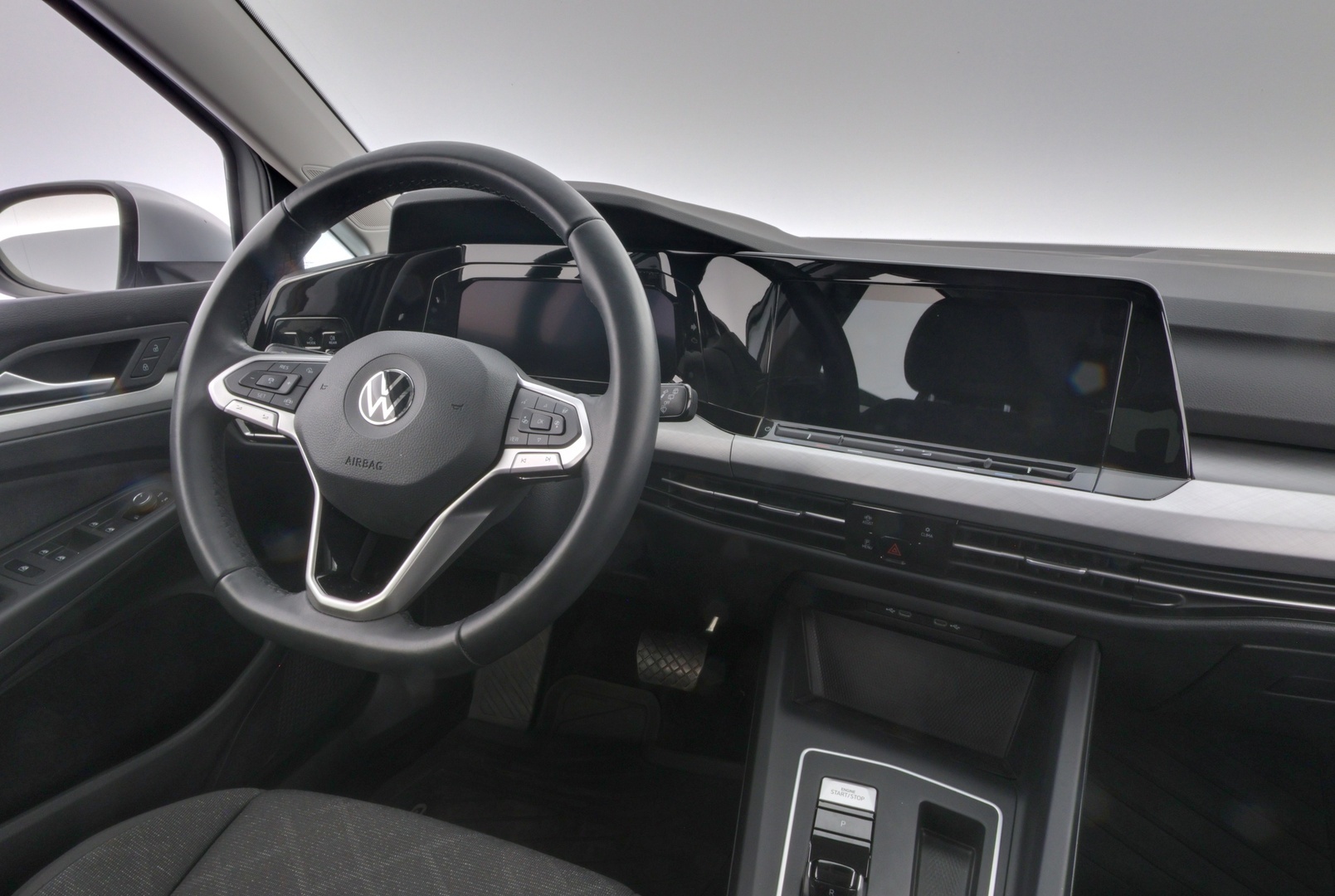 VOLKSWAGEN Golf 2023