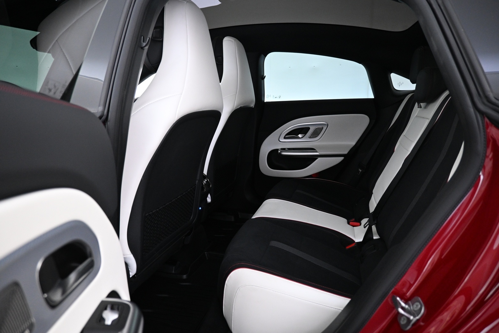 MERCEDES-BENZ CLA 2025