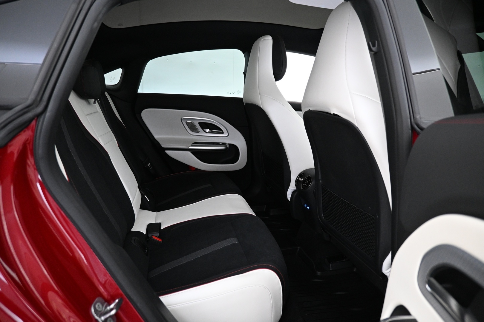 MERCEDES-BENZ CLA 2025