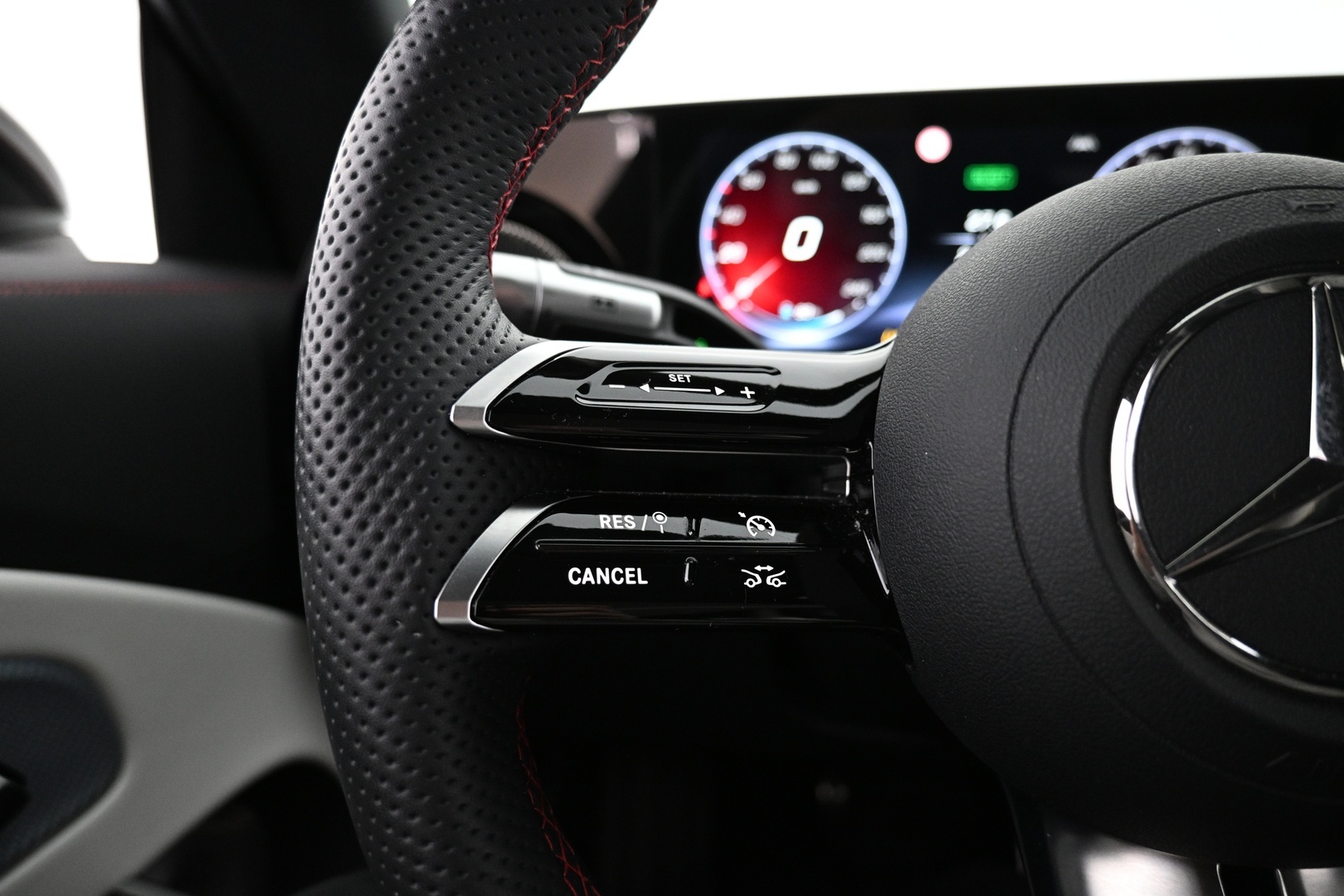 MERCEDES-BENZ CLA 2025