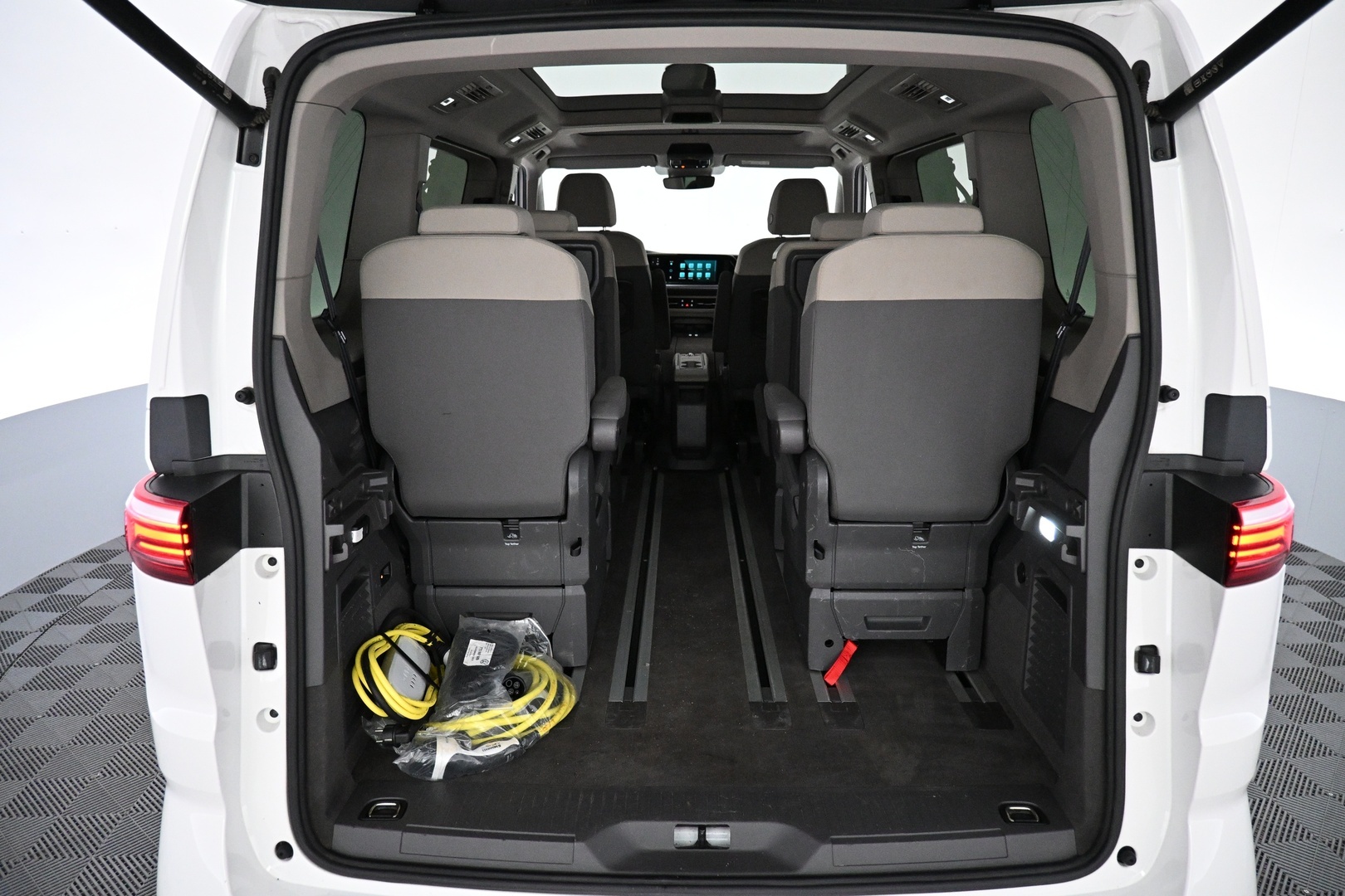 VOLKSWAGEN Multivan 2023