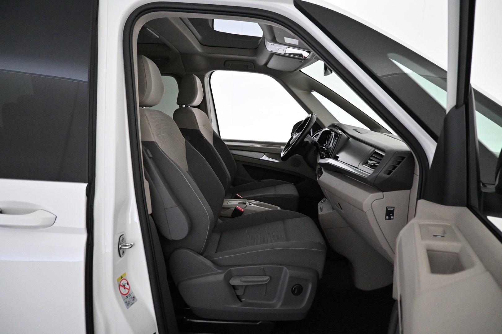 VOLKSWAGEN Multivan 2023