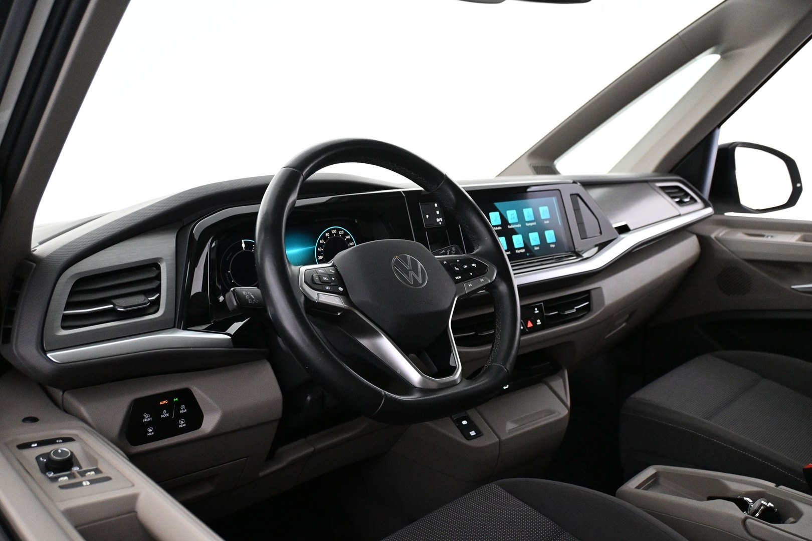VOLKSWAGEN Multivan 2023