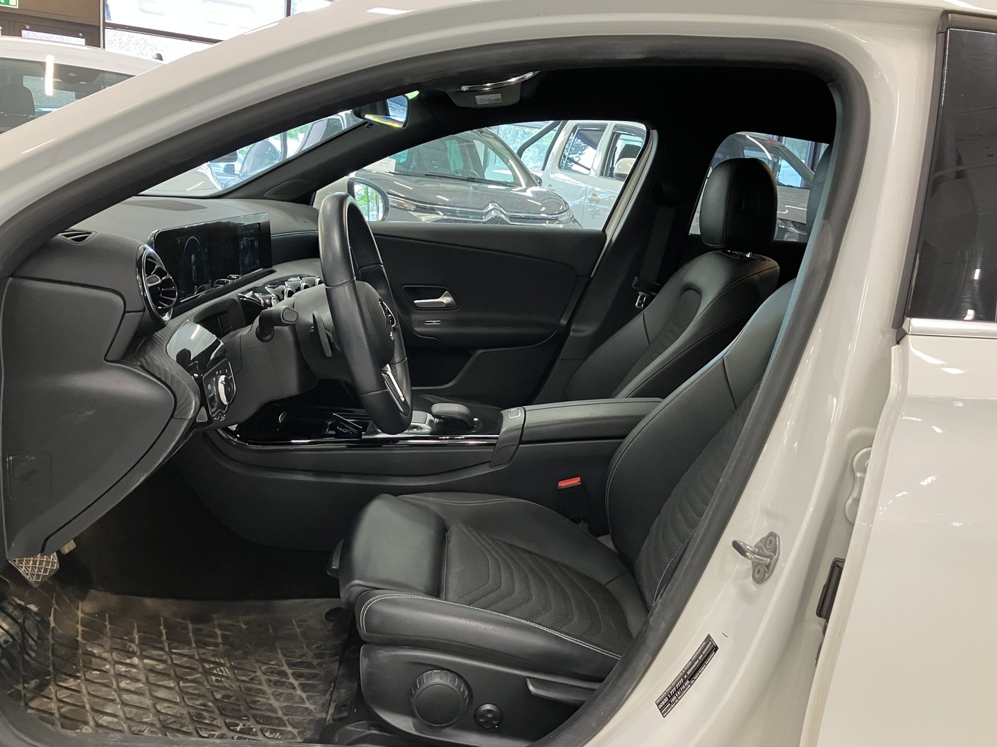 MERCEDES-BENZ A 2022