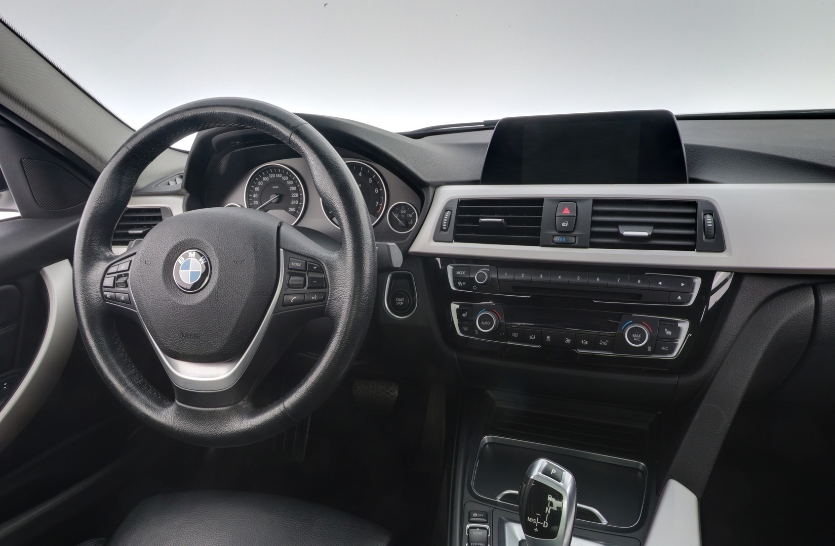BMW 330 2017