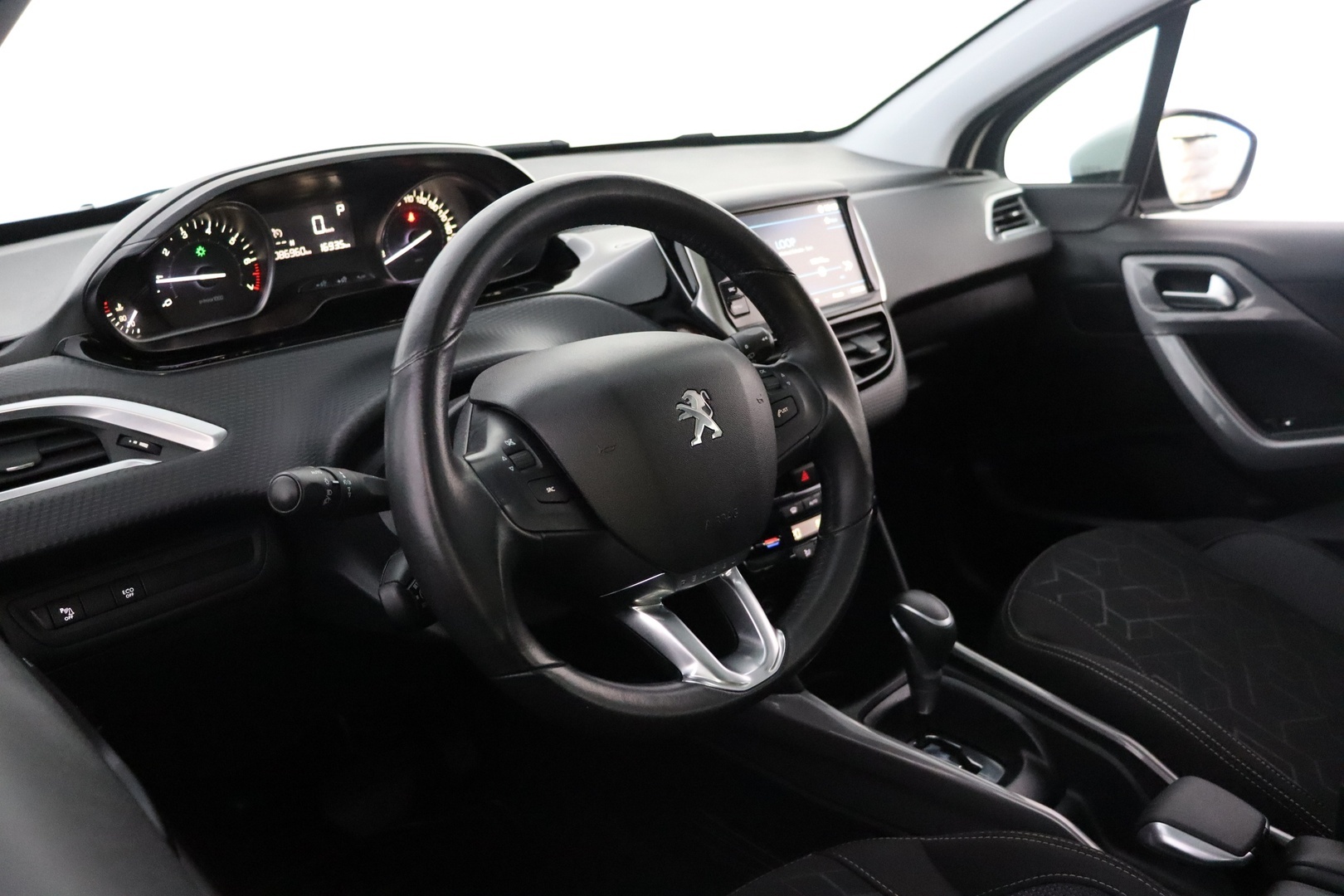 PEUGEOT 2008 2018